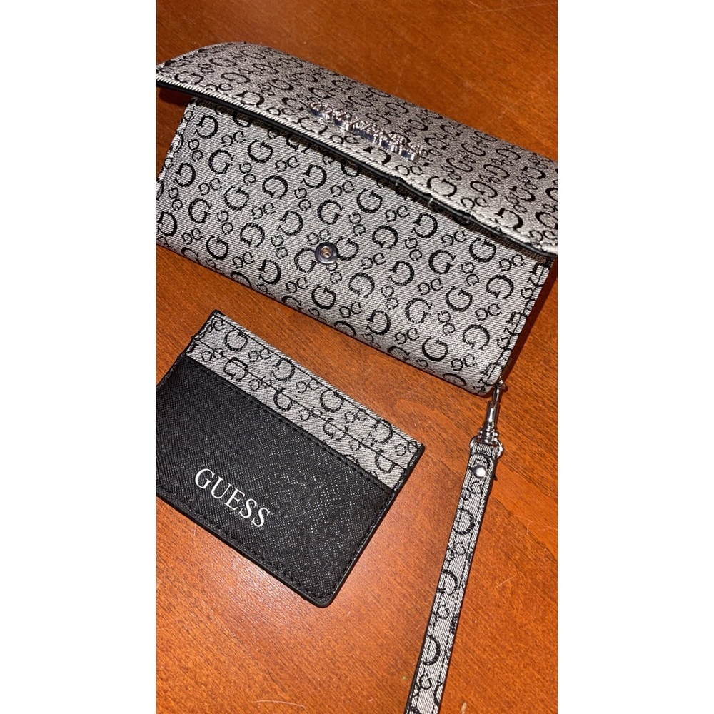 GUESS wallet